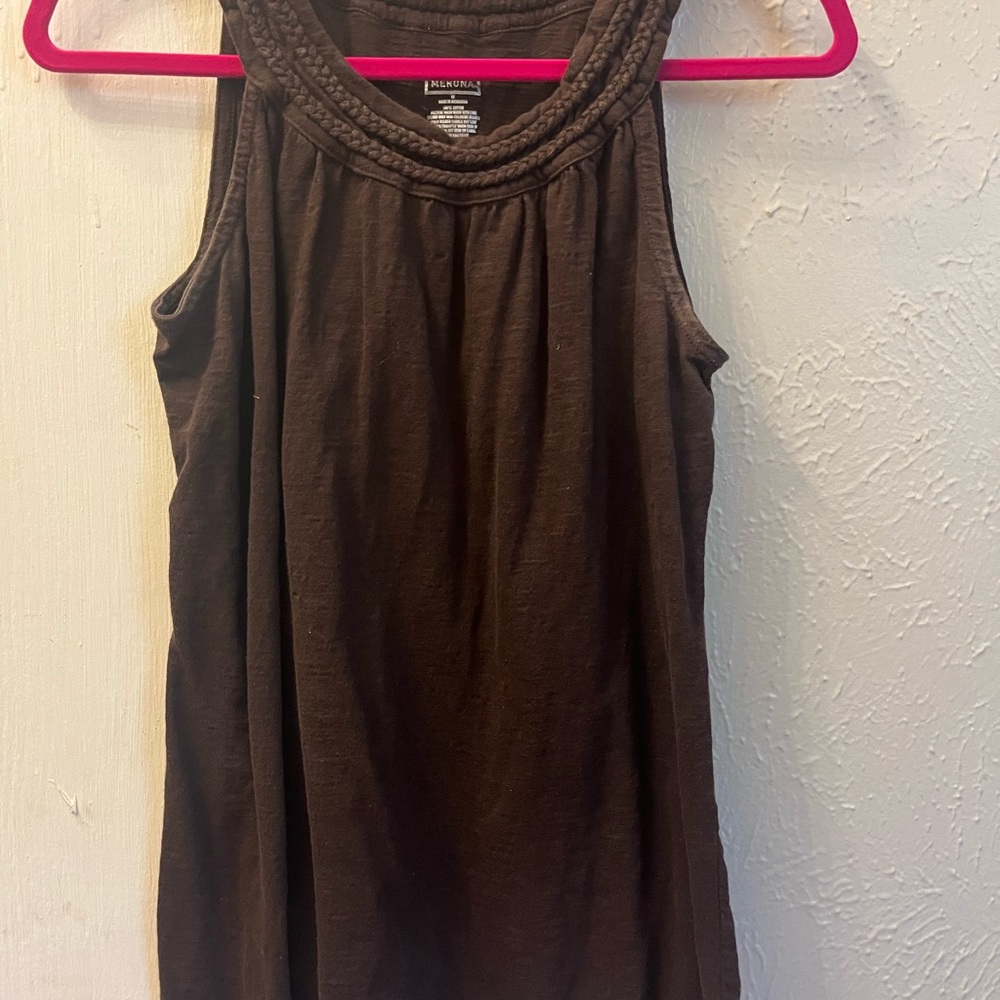 Brown rope top tank